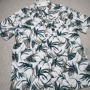 Hawaii Style Men Under Armour Light Weight Polyester Green Flowered Button Shirt